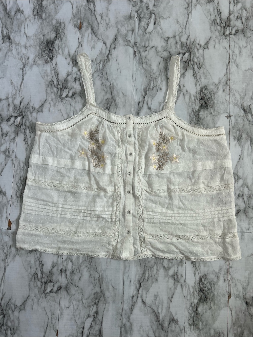 Sundance | women’s size XL Daisy floral embroidered, eyelet button front tank